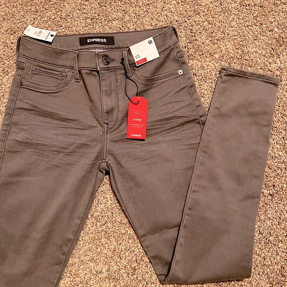 Mid-Rise, super stretch jeans